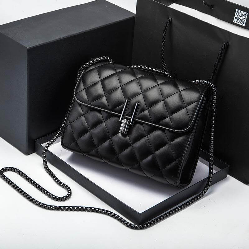Trendy Women's Single Shoulder Messenger Handbag in black quilted design, perfect for modern style and functionality.