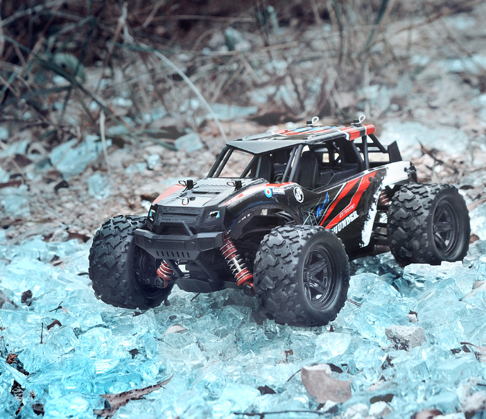 Véhicule tout-terrain RC haute vitesse 1:18 avec carrosserie en PVC