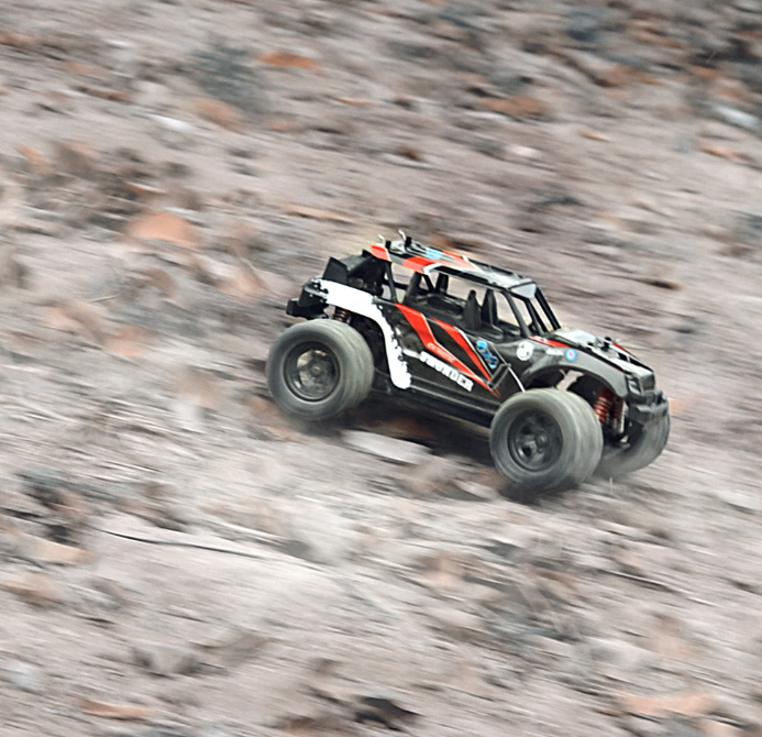Véhicule tout-terrain RC haute vitesse 1:18 avec carrosserie en PVC